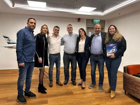 نشر الأجنحة: اتفاقية جماعية جديدة لمضيفي الطيران في شركة إل عال 